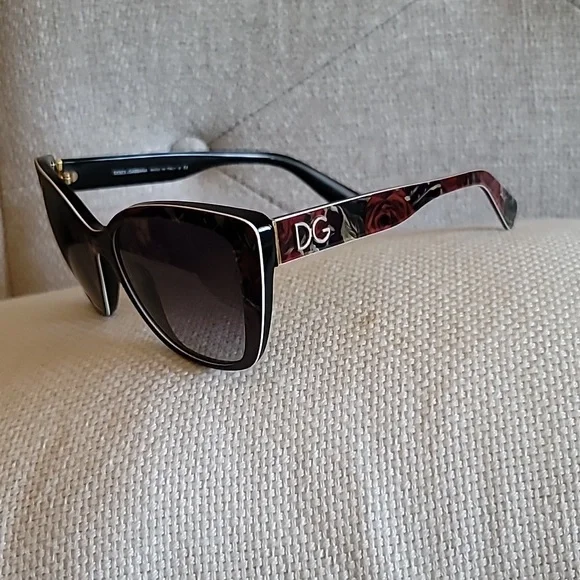 Dolce & Gabbana | Accessories | Authentic Vintage Dolce  display picture 3